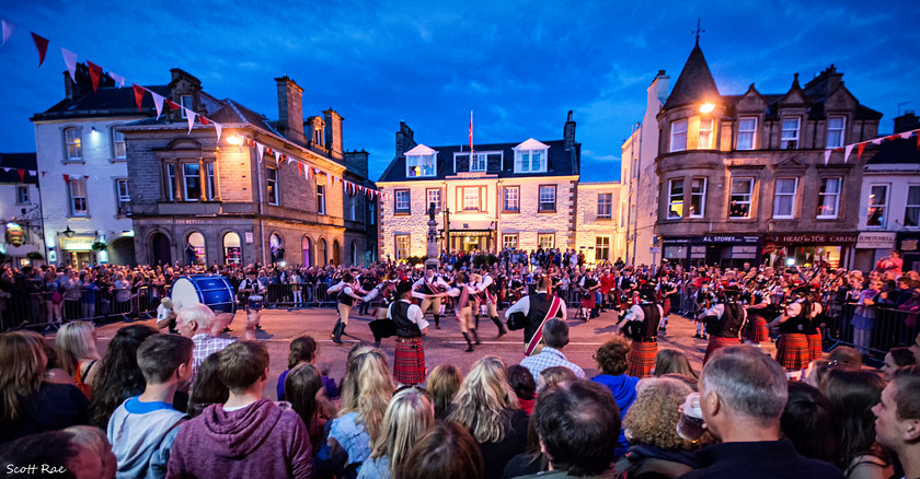 Cornets Reel 
 Keywords: peebles scotland borders town people summer